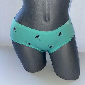 VICTORIAS SECRET PINK SEAMLESS HIPSTER UNDERWEAR PANTY. NWT